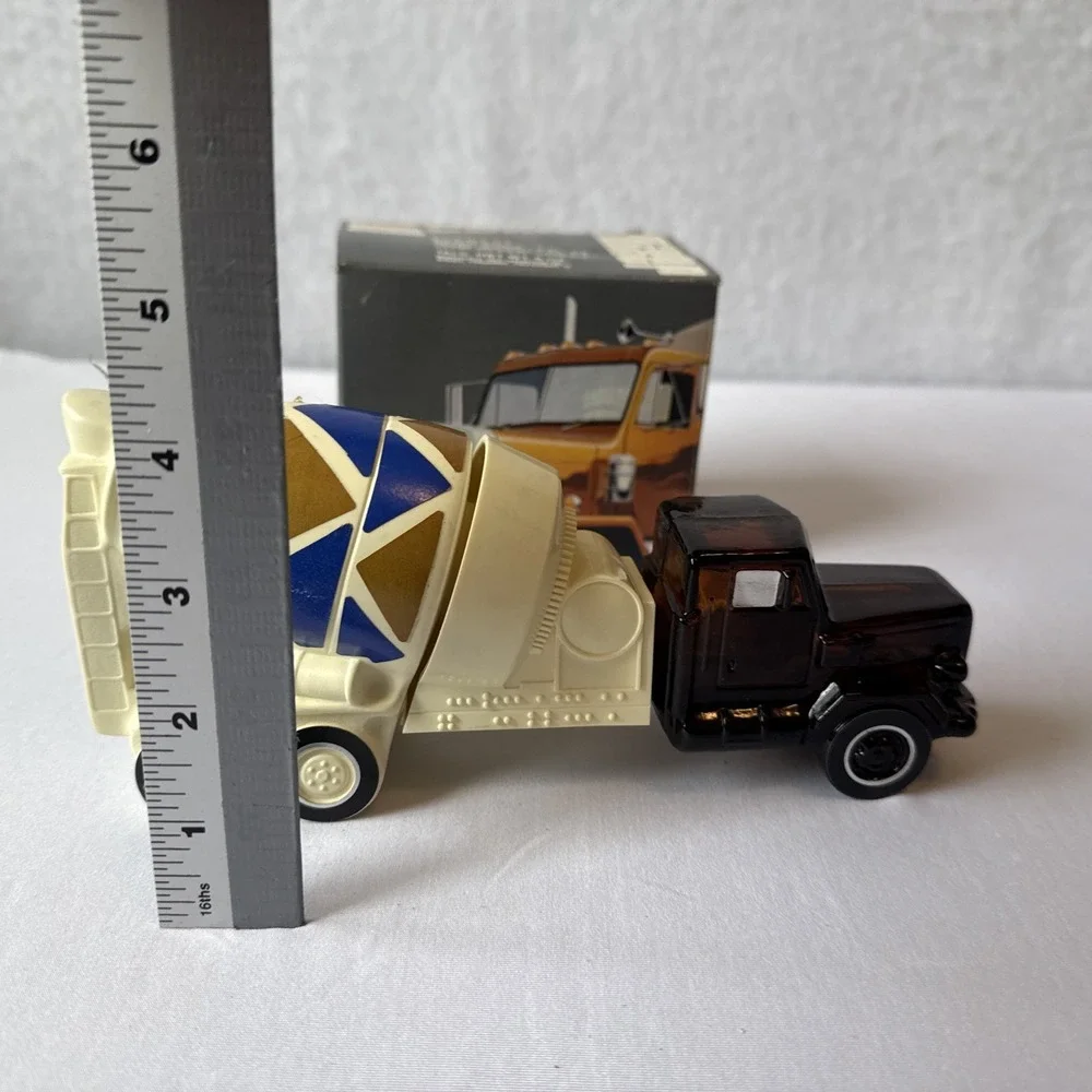 Vtg 1970s Avon Cement Mixer Truck Decanter Bottle Wild Country After Shave Box